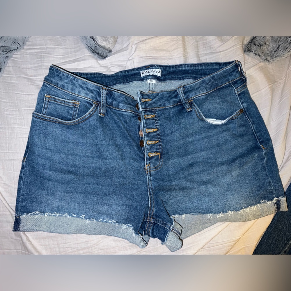 Target brand shorts. Size 16W.